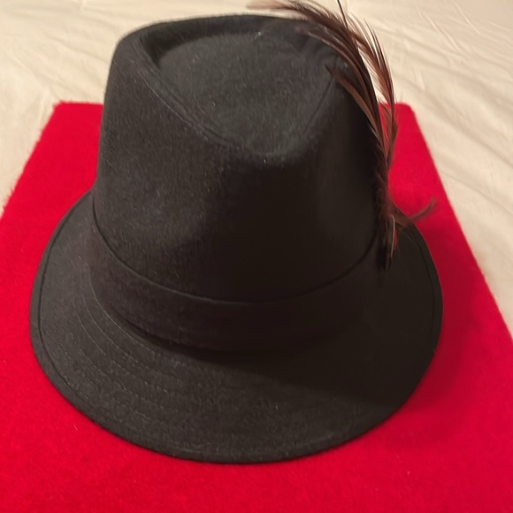 Magid Wool Blend Black Fedora Hat w/Burgundy Feathers and Rhinestone- Size: S/M - Picture 2 of 6